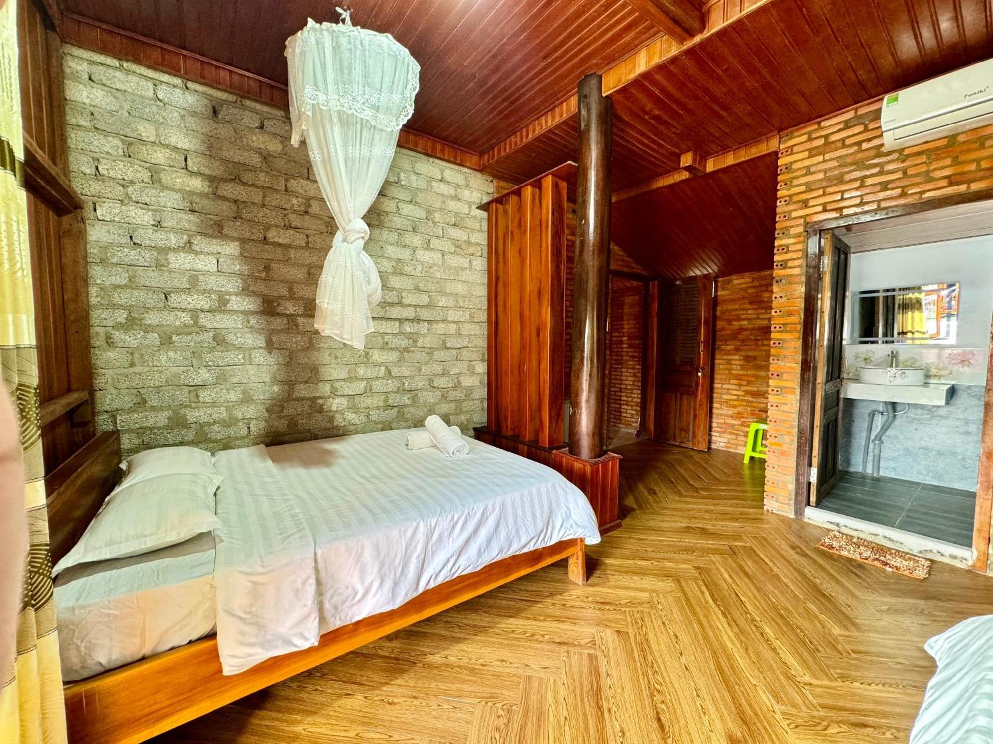 Lava Rock Viet Nam Lodge Anhfly Resort Nam Cat Tien Exterior photo